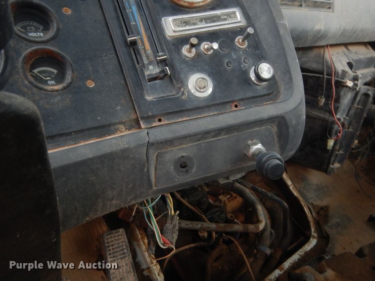 image for item HG9580 1995 Ford L8000  semi truck