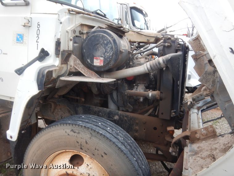 image for item HG9580 1995 Ford L8000  semi truck