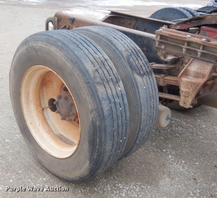 image for item HG9580 1995 Ford L8000  semi truck