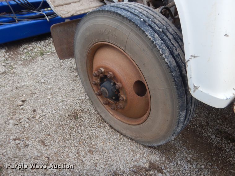 image for item HG9580 1995 Ford L8000  semi truck