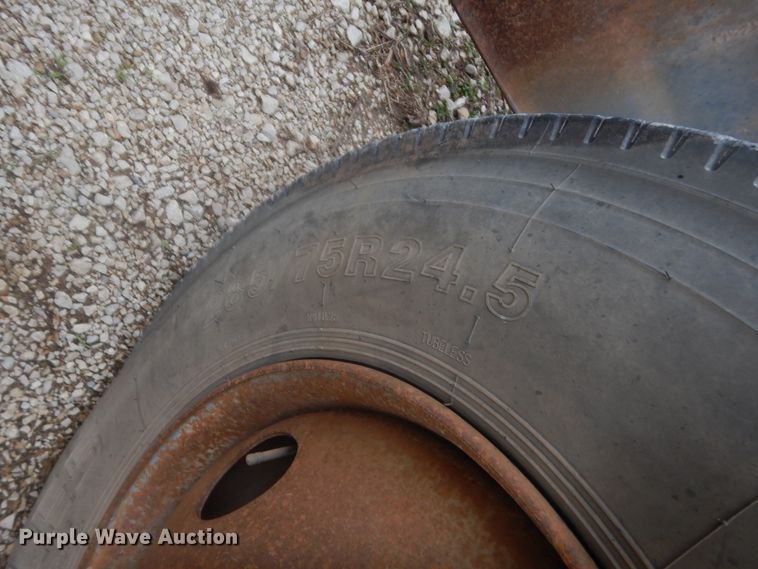 image for item HG9580 1995 Ford L8000  semi truck