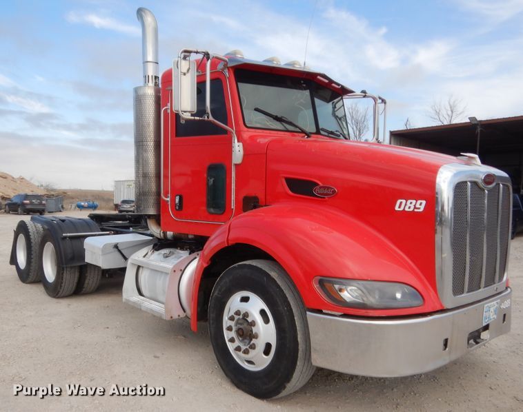 image for item HG9972 2008 Peterbilt 384  semi truck