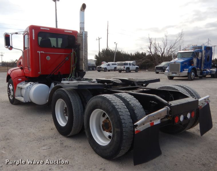 image for item HG9972 2008 Peterbilt 384  semi truck