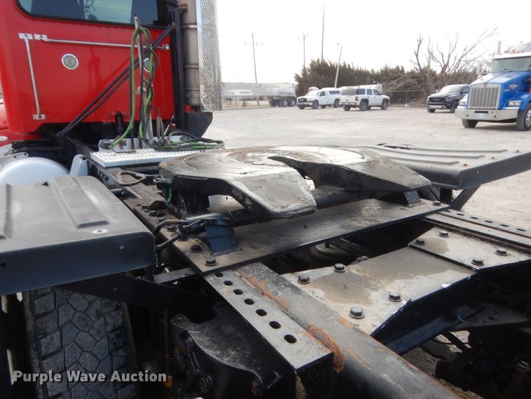 image for item HG9972 2008 Peterbilt 384  semi truck