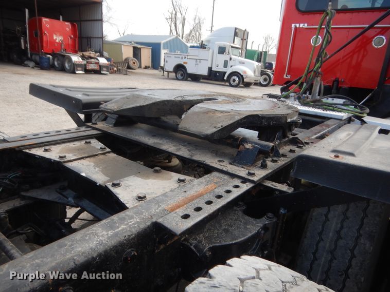 image for item HG9972 2008 Peterbilt 384  semi truck