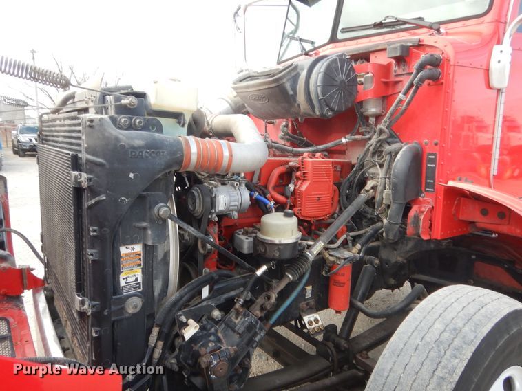 image for item HG9972 2008 Peterbilt 384  semi truck