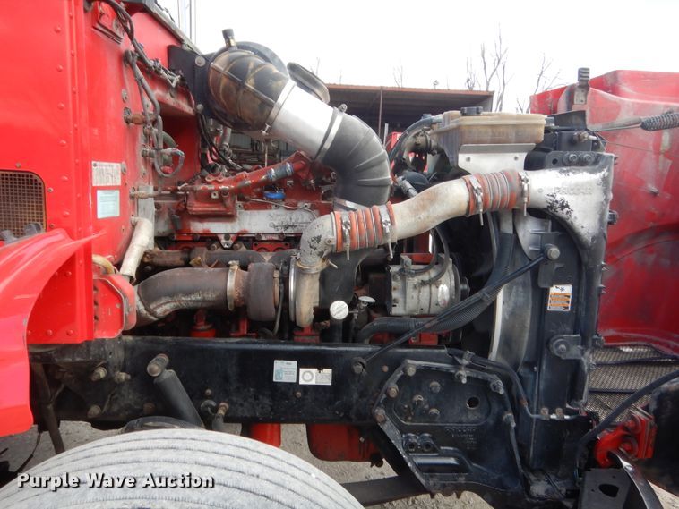 image for item HG9972 2008 Peterbilt 384  semi truck