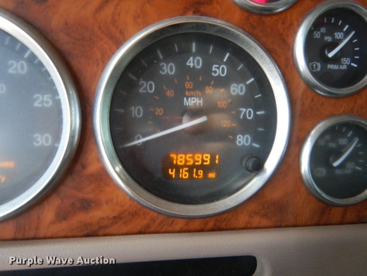 image for item HG9972 2008 Peterbilt 384  semi truck