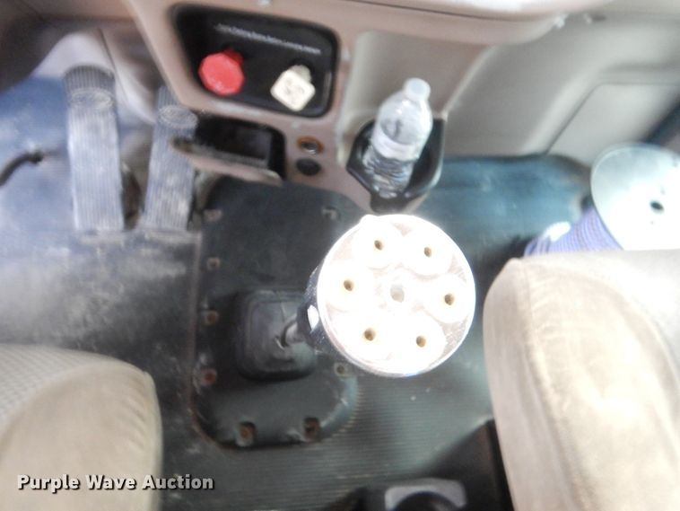 image for item HG9972 2008 Peterbilt 384  semi truck