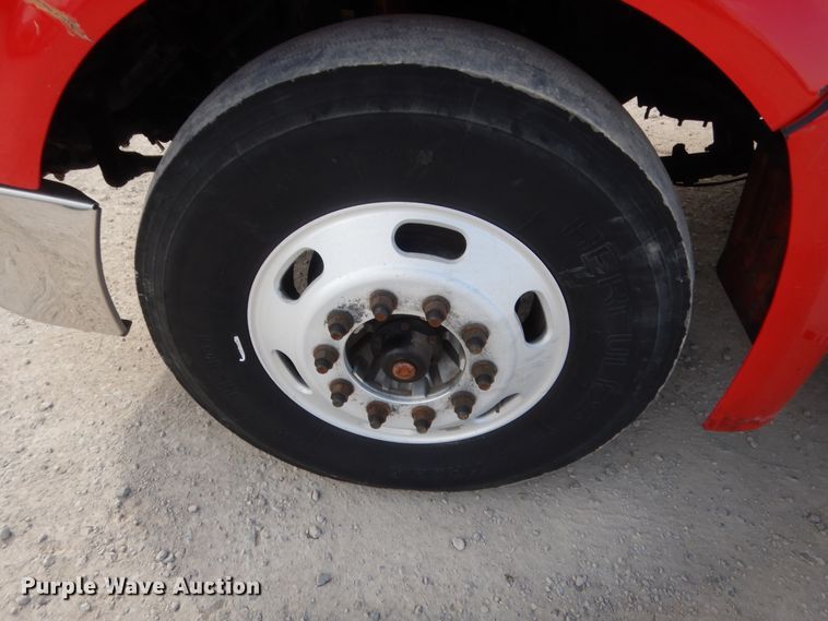 image for item HG9972 2008 Peterbilt 384  semi truck