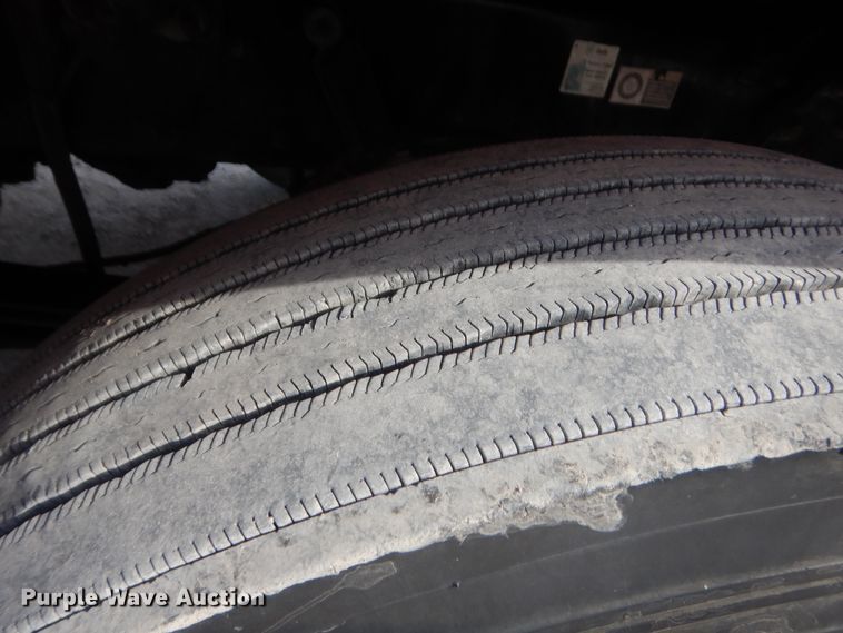 image for item HG9972 2008 Peterbilt 384  semi truck