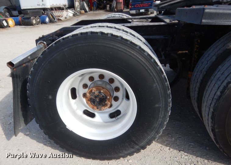 image for item HG9972 2008 Peterbilt 384  semi truck