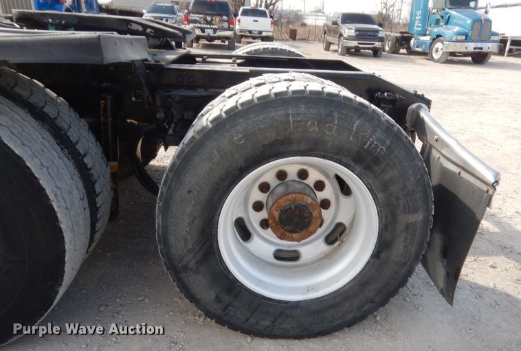 image for item HG9972 2008 Peterbilt 384  semi truck