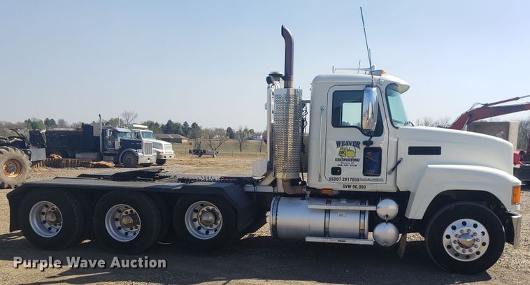 image for item HO9367 2008 Mack CHU613  semi truck