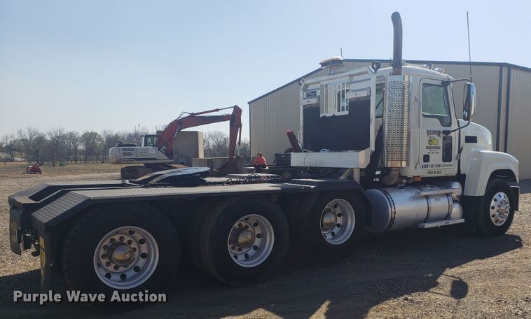 image for item HO9367 2008 Mack CHU613  semi truck