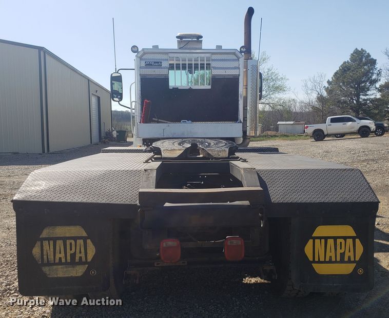 image for item HO9367 2008 Mack CHU613  semi truck