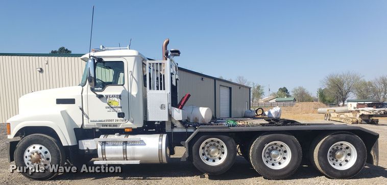 image for item HO9367 2008 Mack CHU613  semi truck