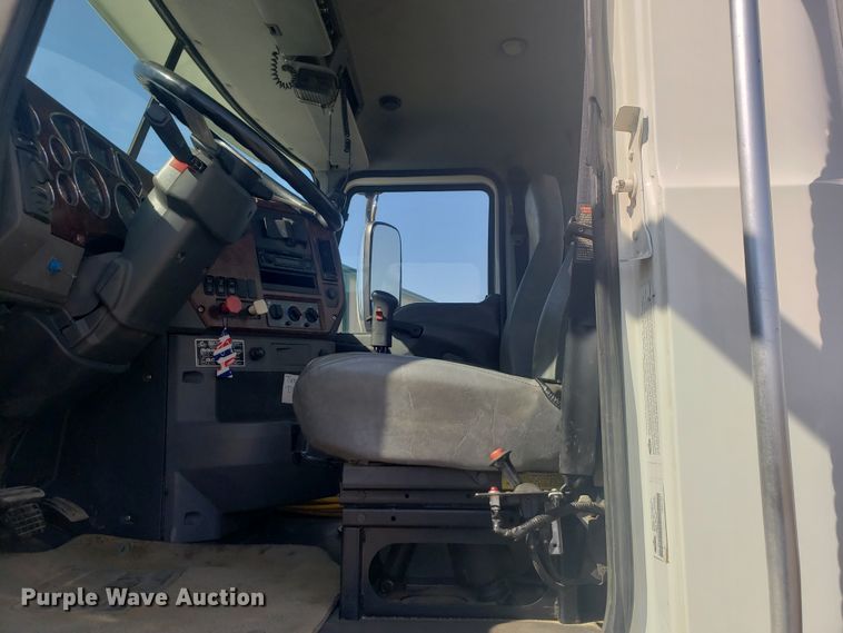 image for item HO9367 2008 Mack CHU613  semi truck