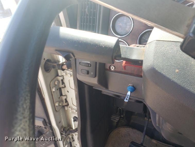 image for item HO9367 2008 Mack CHU613  semi truck