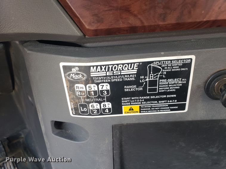 image for item HO9367 2008 Mack CHU613  semi truck