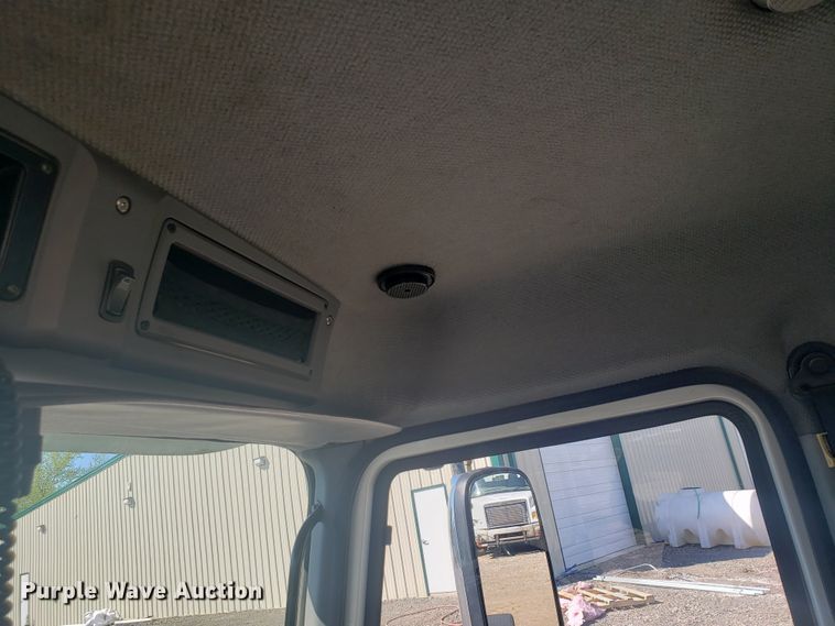 image for item HO9367 2008 Mack CHU613  semi truck