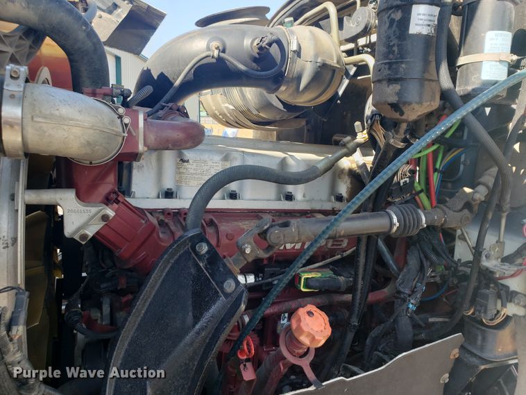 image for item HO9367 2008 Mack CHU613  semi truck