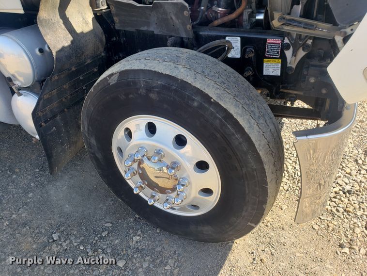 image for item HO9367 2008 Mack CHU613  semi truck