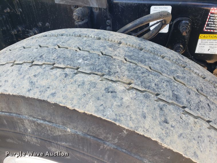 image for item HO9367 2008 Mack CHU613  semi truck