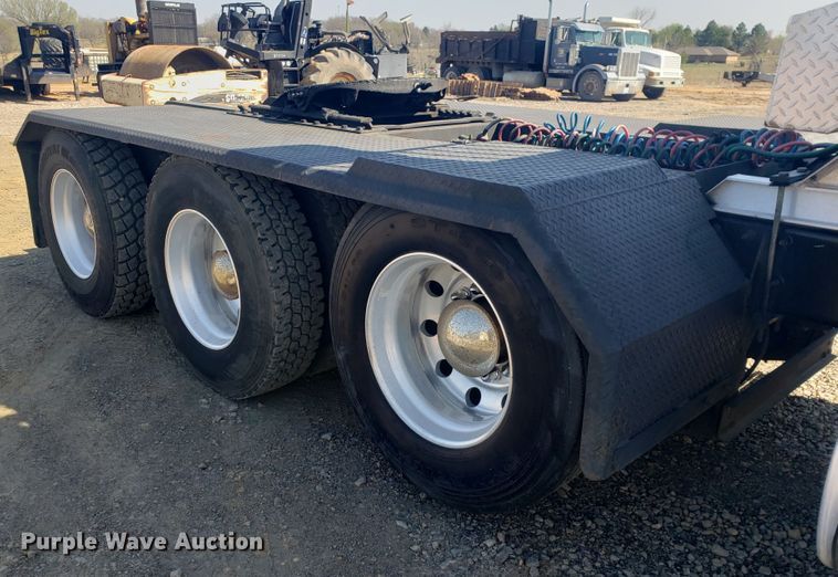 image for item HO9367 2008 Mack CHU613  semi truck