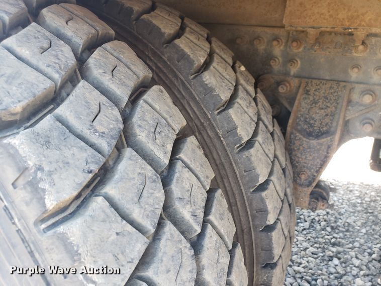 image for item HO9367 2008 Mack CHU613  semi truck