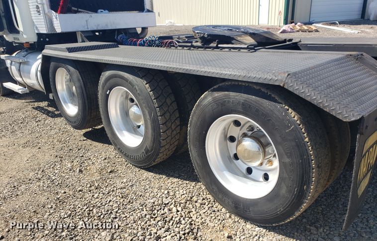 image for item HO9367 2008 Mack CHU613  semi truck