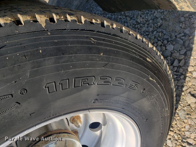 image for item HO9367 2008 Mack CHU613  semi truck