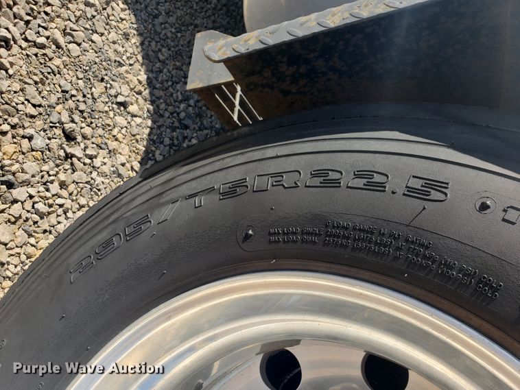 image for item HO9367 2008 Mack CHU613  semi truck