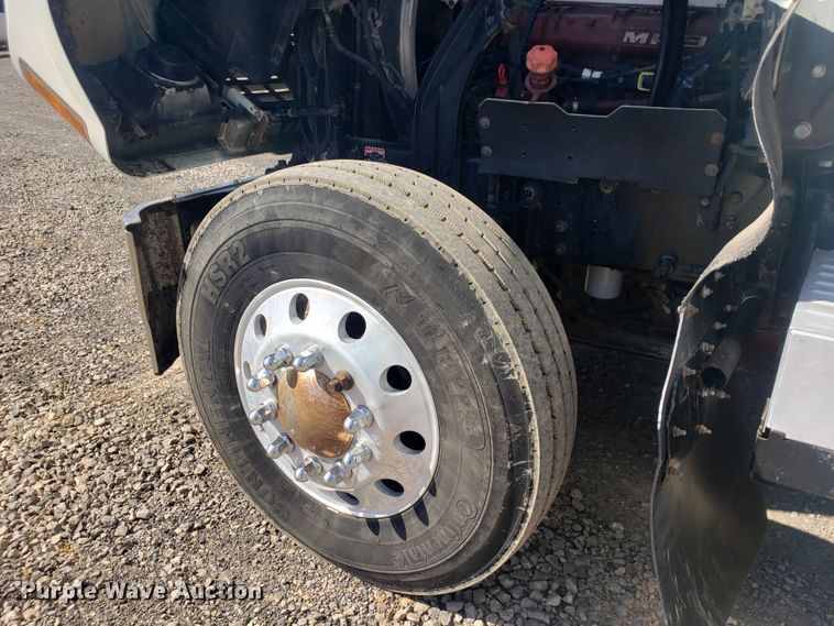 image for item HO9367 2008 Mack CHU613  semi truck