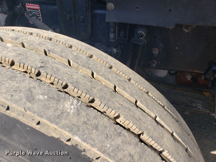 image for item HO9367 2008 Mack CHU613  semi truck