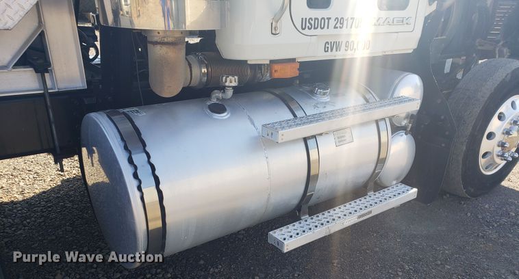 image for item HO9367 2008 Mack CHU613  semi truck