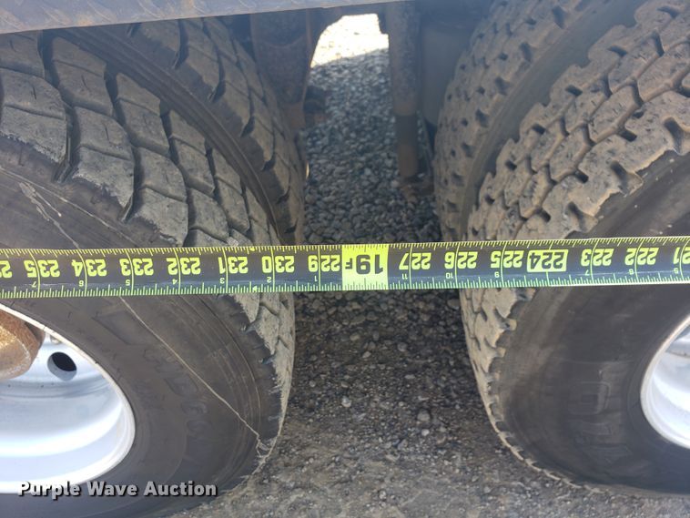 image for item HO9367 2008 Mack CHU613  semi truck