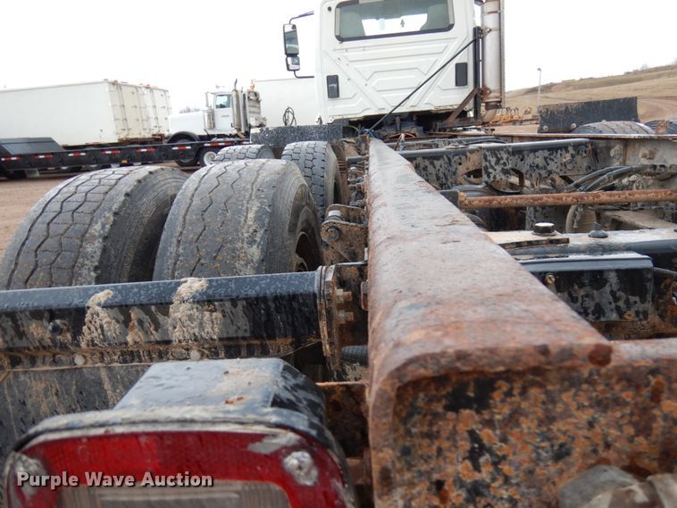 image for item HR9043 2007 International 8600  truck chassis