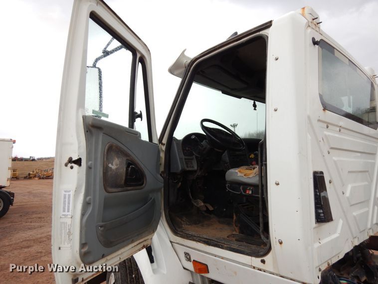 image for item HR9043 2007 International 8600  truck chassis