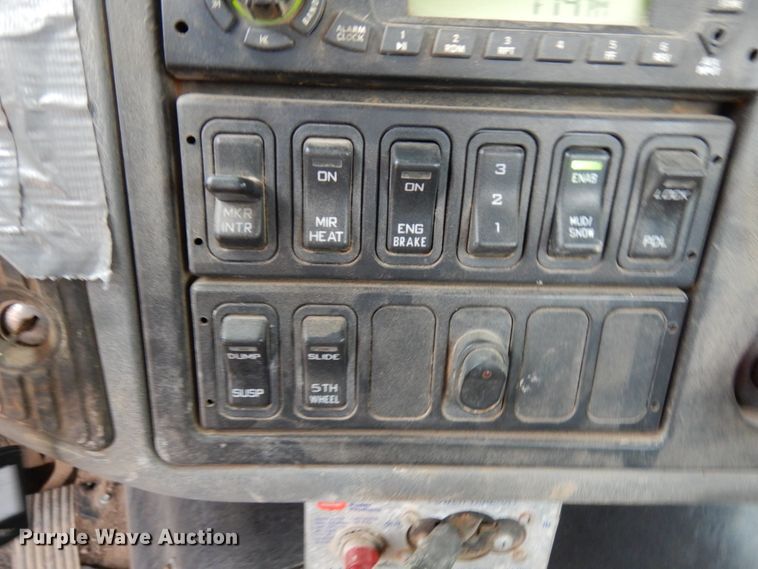 image for item HR9043 2007 International 8600  truck chassis