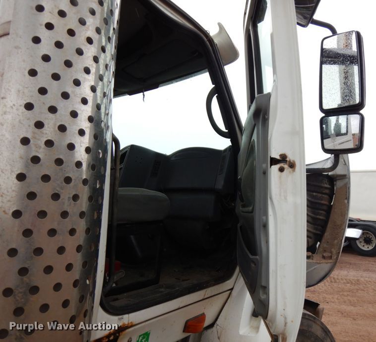 image for item HR9043 2007 International 8600  truck chassis