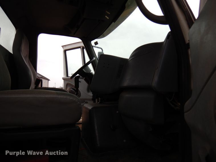 image for item HR9043 2007 International 8600  truck chassis