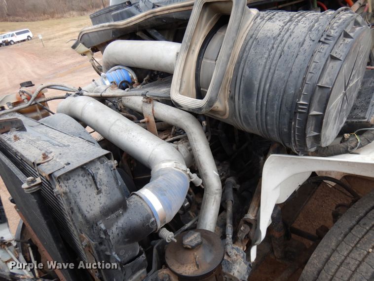 image for item HR9043 2007 International 8600  truck chassis