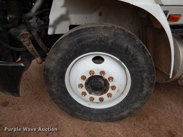 image for item HR9043 2007 International 8600  truck chassis