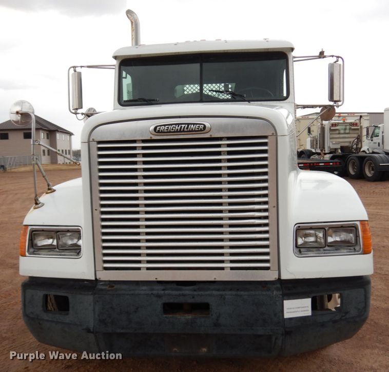 image for item HR9044 2000 Freightliner FLD 120  semi truck