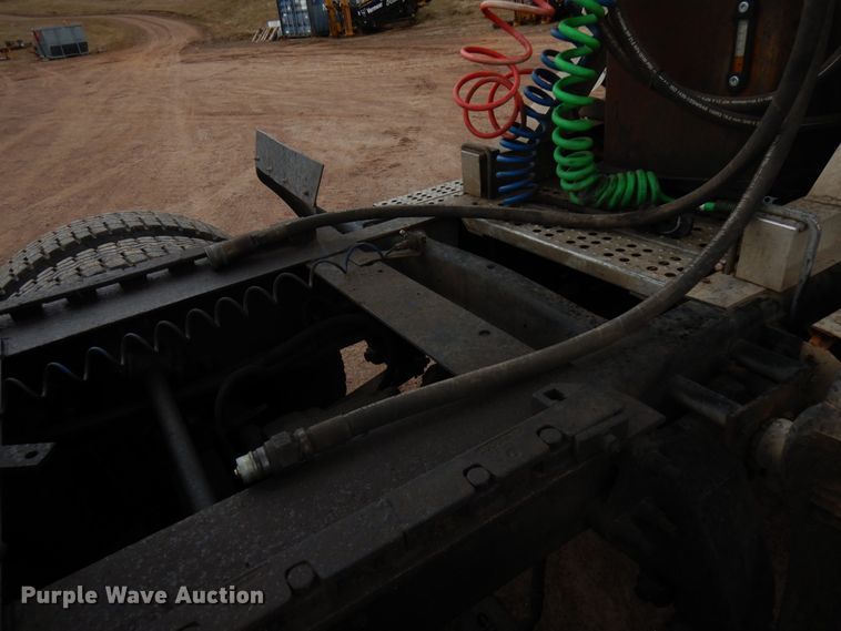 image for item HR9044 2000 Freightliner FLD 120  semi truck