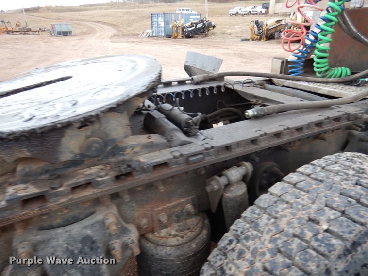 image for item HR9044 2000 Freightliner FLD 120  semi truck