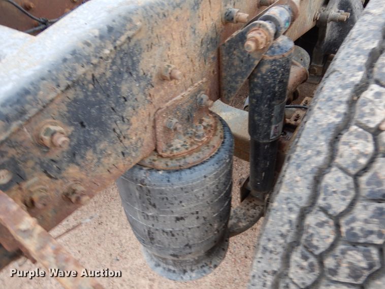 image for item HR9044 2000 Freightliner FLD 120  semi truck