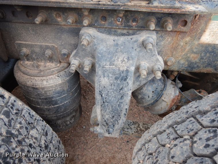 image for item HR9044 2000 Freightliner FLD 120  semi truck