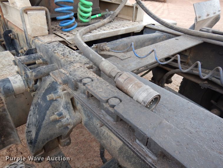 image for item HR9044 2000 Freightliner FLD 120  semi truck